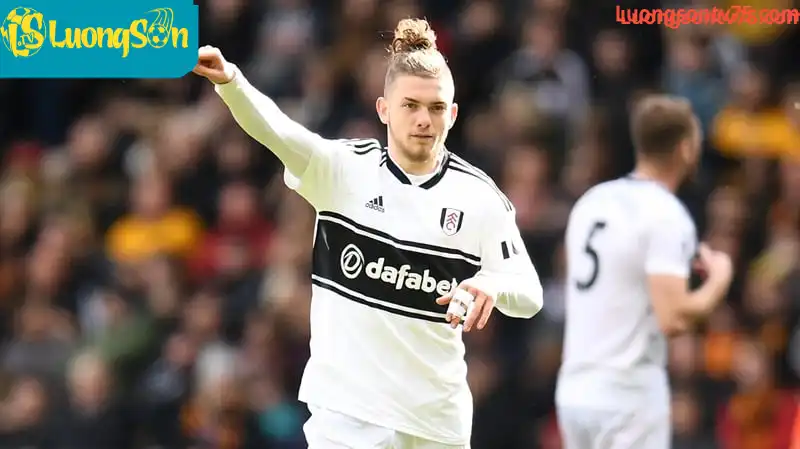 Harvey Elliott trong màu áo Fulham Harvey Elliott trong màu áo Fulham